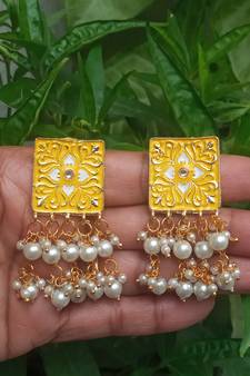 Yellow party-jewellery