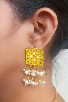 Yellow party-jewellery