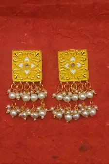 Yellow party-jewellery