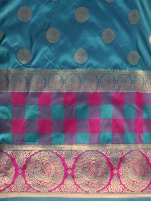 green woven silk saree with blouse 3