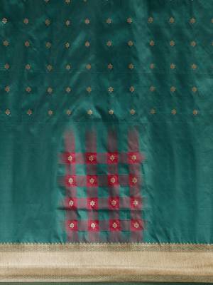 green woven silk saree with blouse 3