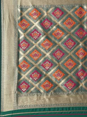 green woven silk saree with blouse 3