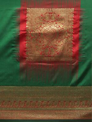 green woven silk saree with blouse 3