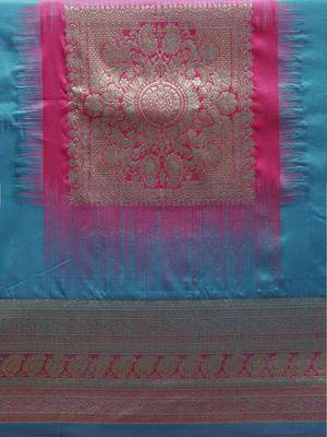 green woven silk saree with blouse 3