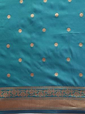 green woven silk saree with blouse 3