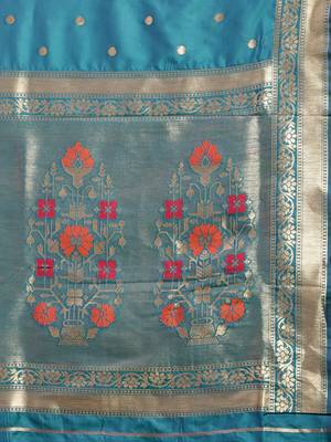 green woven silk saree with blouse 4