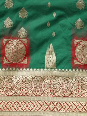 green woven silk saree with blouse 3
