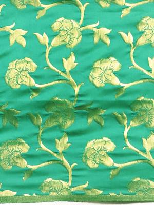 green woven  silk saree with blouse 3