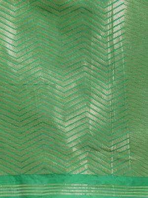 green woven  silk saree with blouse 4