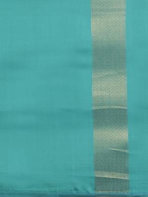 green woven  silk saree with blouse 5