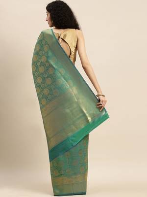 green woven  silk saree with blouse 2