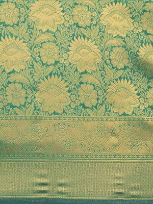 green woven  silk saree with blouse 3
