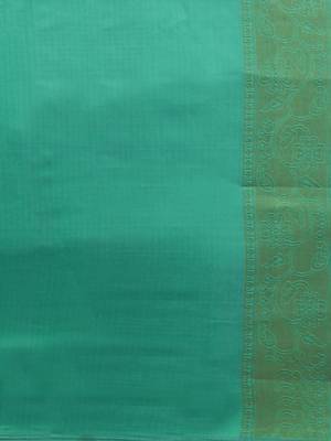 green woven  silk saree with blouse 5