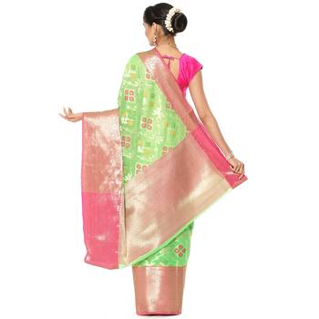 Green woven art silk saree with blouse 3