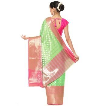 Green woven art silk saree with blouse 3