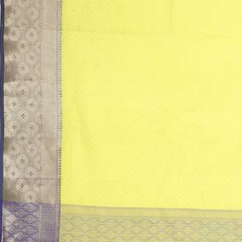 Green woven art silk saree with blouse 5