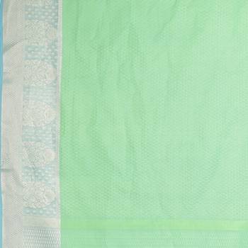 Green woven art silk saree with blouse 5