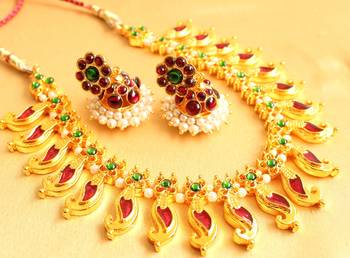 Gorgeous Goldplated Kemp Green Traditional Palakka Necklace Set 1