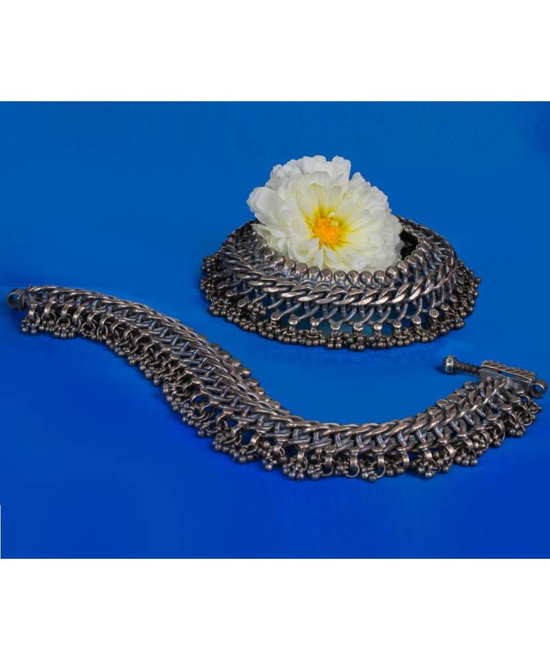 Sangeeta Boochra Silver Anklets