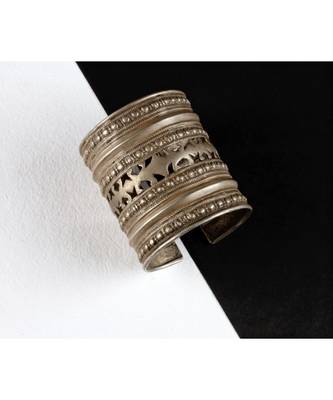 Sangeeta Boochra Silver Bangle 1