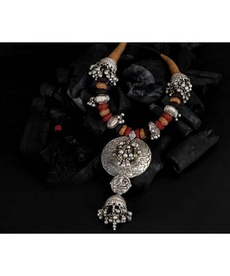 Sangeeta Boochra Silver Necklace 1