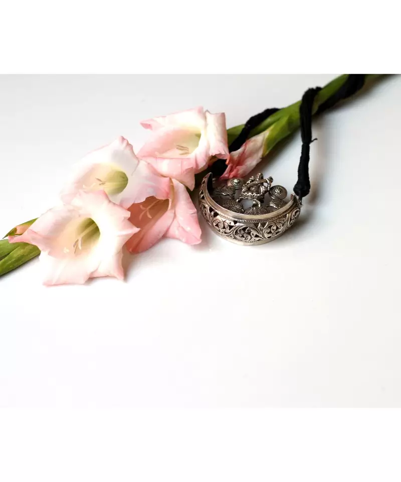 Sangeeta Boochra Silver Necklace