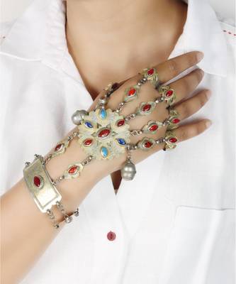 Sangeeta Boochra Silver Hand Harness 1