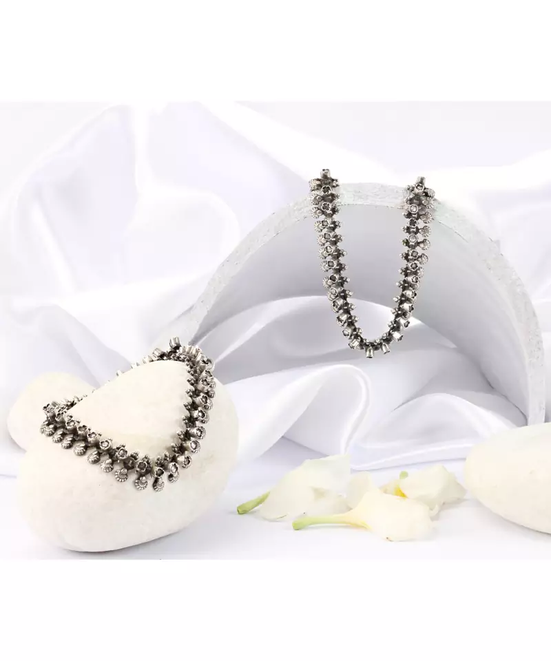 Sangeeta Boochra Silver Anklet