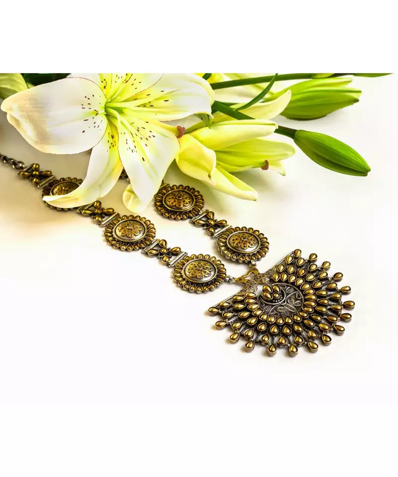 Sangeeta Boochra Silver Necklace