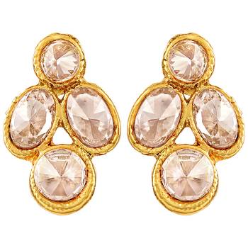 Classy Oval Shape Gold toned Mangalsutra Set For Women 4
