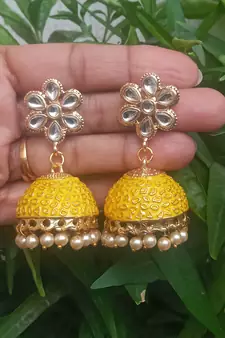 Yellow party-jewellery