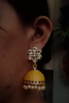 Yellow party-jewellery