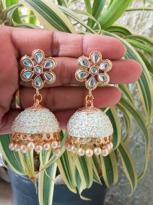 White party-jewellery 1