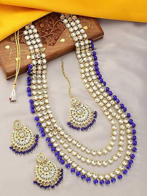 Traditional Kundan & Pearl Studed Bridal Jewellery Set for Women 2