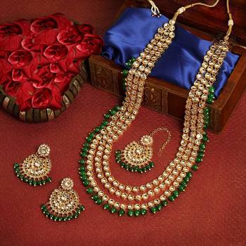 Traditional Kundan & Pearl Studded Bridal Necklace Jewellery Set for Women 2