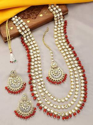 Traditional Kundan & Pearl Studed Bridal Jewellery Set for Women 1