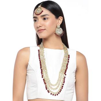 Traditional Kundan & Pearl Studed Bridal Jewellery Set for Women 2