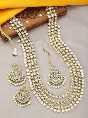 Traditional Kundan & Pearl Studed Bridal Jewellery Set for Women 1