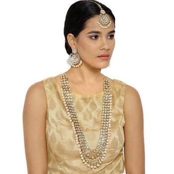 Traditional Kundan & Pearl Studed Bridal Jewellery Set for Women 2