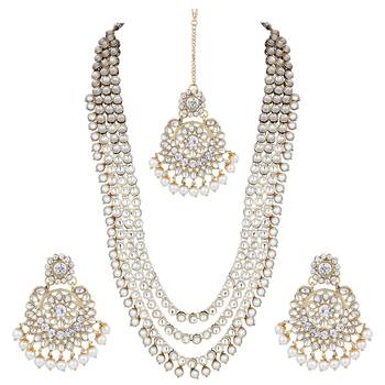 Traditional Kundan & Pearl Studed Bridal Jewellery Set for Women 3