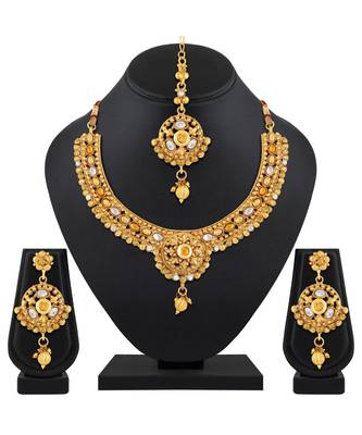 Traditional designer Gold toned Choker StyleNecklace Set with Mangtikka For Women 2