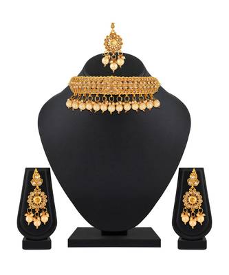 Traditional Padmaavat Gold toned Choker Necklace Set with Maang Tikka For Women 2