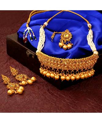 Traditional Padmaavat Gold toned Choker Necklace Set with Maang Tikka For Women 3