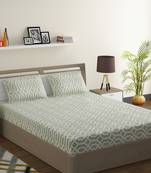 Cotton Blend 120 TC Geometric Fitted Double Bed Sheet with 2 Pillow Covers  Sea Green Off White