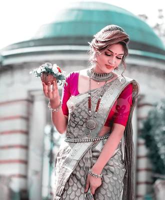 Grey Color Goergeous  Banarasi Saree with Blouse Piece for Women. 4