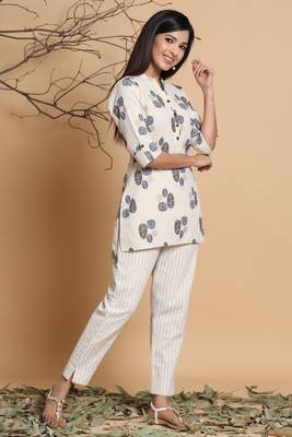 Natural Cotton Flex Printed High-Low Kurti Pant Set with Mask 4