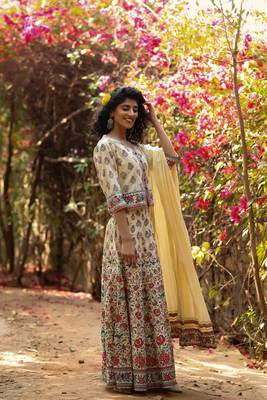 Beige Cambric Printed Straight Lehenga Choli Dupatta Set with Scrunchie 3