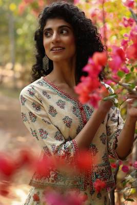 Beige Cambric Printed Straight Lehenga Choli Dupatta Set with Scrunchie 4