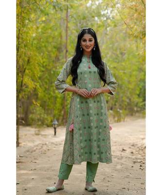 Pistagreen Cambric Mexican Print Pleated Yoke Kurta Kurta With Mask 1