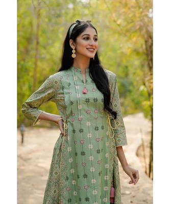 Pistagreen Cambric Mexican Print Pleated Yoke Kurta Kurta With Mask 3